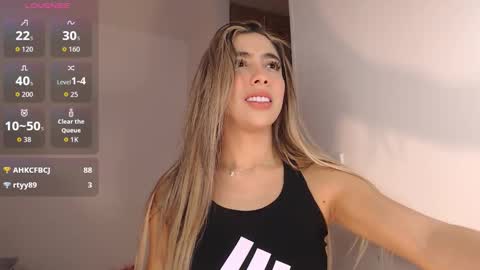 Snapshot of mariana_es chatting on 11.05.25 Mariana online show from 11.05.25