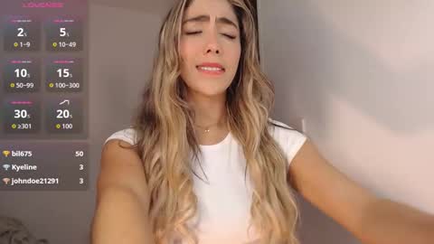 Snapshot of mariana_es chatting on 11.10.25 Mariana online show from 11.10.25