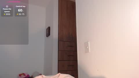 Snapshot of mariana_es chatting on 11.26.25 Mariana online show from 11.26.25