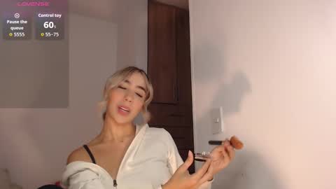 Snapshot of mariana_es chatting on 12.03.25 Mariana online show from 12.03.25