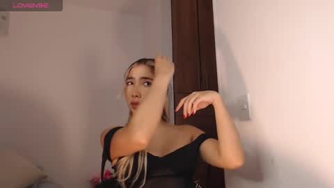 Snapshot of mariana_es chatting on 01.13.26 Mariana online show from 01.13.26