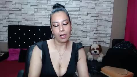 Snapshot of mariana_night chatting on 12.15.25 mariana_night online show from 12.15.25