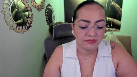 Snapshot of marianalopez81 chatting on 05.06.26 Mariana Lopez online show from 05.06.26