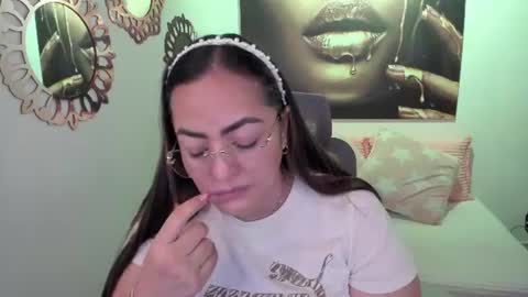Snapshot of marianalopez81 chatting on 06.18.26 Mariana Lopez online show from 06.18.26