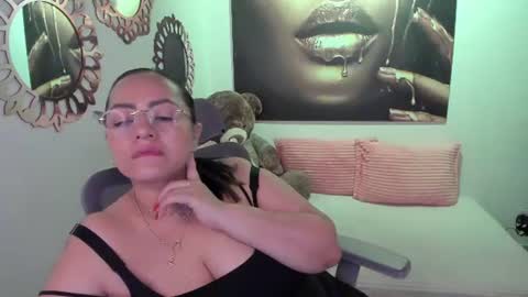 Snapshot of marianalopez81 chatting on 06.30.26 Mariana Lopez online show from 06.30.26