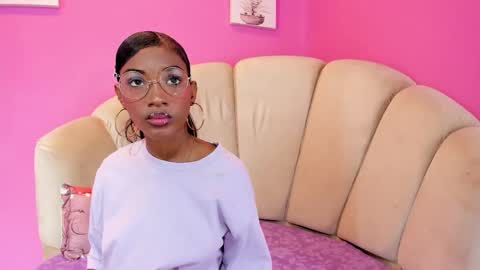 Snapshot of marianrosse chatting on 09.10.25 marianrosse online show from 09.10.25