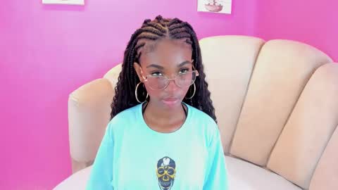 Snapshot of marianrosse chatting on 09.23.25 marianrosse online show from 09.23.25