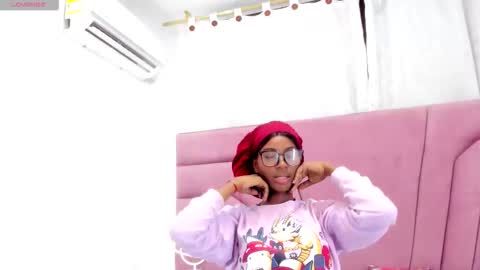 Snapshot of marianrosse chatting on 10.19.25 marianrosse online show from 10.19.25