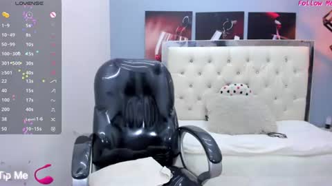 Snapshot of mariansexx chatting on 06.14.26 Marian Sexy online show from 06.14.26