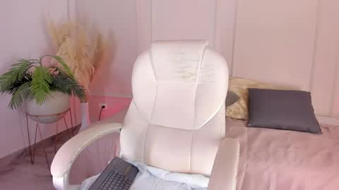 Maria Pettit online show from 05.12.26