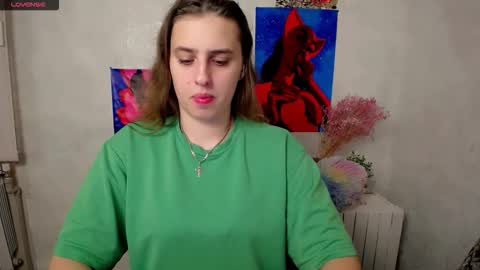 Snapshot of mariatess_ chatting on 10.23.25 Mariia online show from 10.23.25