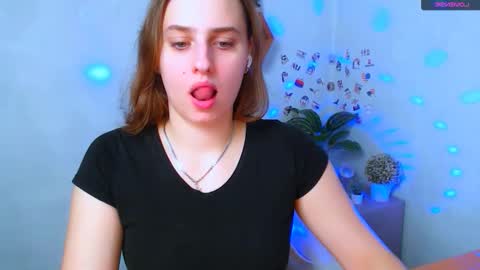 Snapshot of mariatess_ chatting on 10.27.25 Mariia online show from 10.27.25