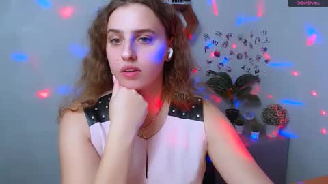 Snapshot of mariatess_ chatting on 10.29.25 Mariia online show from 10.29.25
