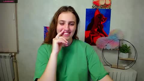 Snapshot of mariatess_ chatting on 11.23.25 Mariia online show from 11.23.25