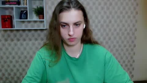 Snapshot of mariatess_ chatting on 11.30.25 Mariia online show from 11.30.25