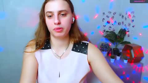 Snapshot of mariatess_ chatting on 12.03.25 Mariia online show from 12.03.25