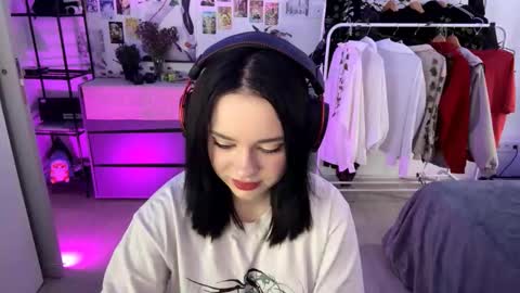 Snapshot of maribethercole chatting on 10.16.25 Emily online show from 10.16.25