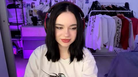 Snapshot of maribethercole chatting on 10.17.25 Emily online show from 10.17.25