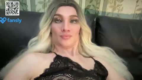 Snapshot of maridekoks chatting on 01.14.25 Mari online show from 01.14.25