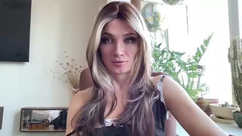 Snapshot of maridekoks chatting on 03.13.26 Mari online show from 03.13.26