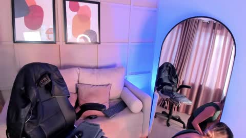 Snapshot of marie_bass chatting on 06.02.26 marie_bass online show from 06.02.26