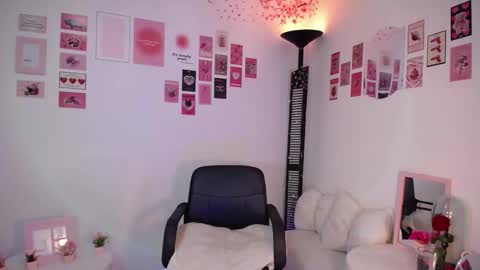 Snapshot of marie_daved chatting on 02.26.26 Nicolle online show from 02.26.26