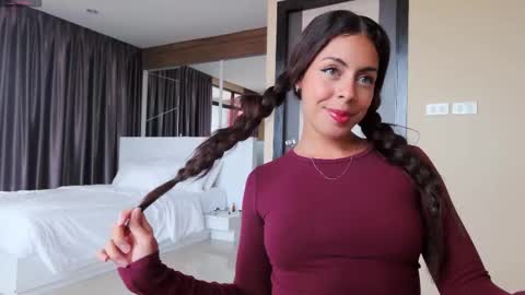 Snapshot of marie_jacob chatting on 10.01.25 Marie online show from 10.01.25