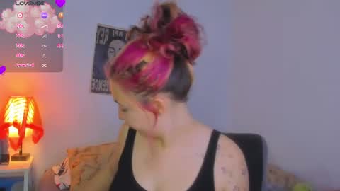 Snapshot of marieetaylor chatting on 06.25.26 Mariee online show from 06.25.26