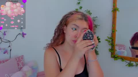 Snapshot of marieetaylor chatting on 07.14.26 Mariee online show from 07.14.26