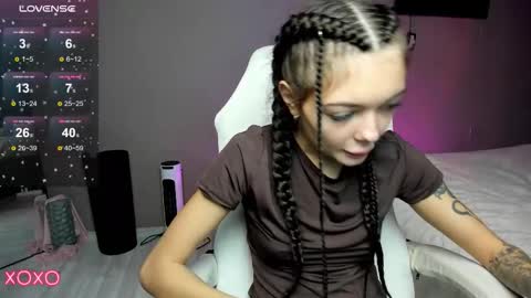 Snapshot of mariella__adams chatting on 10.30.25 Maria online show from 10.30.25