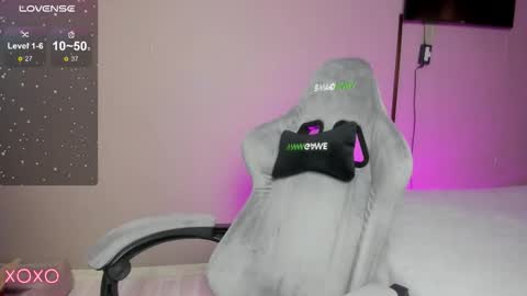 Snapshot of mariella__adams chatting on 11.18.25 Maria online show from 11.18.25