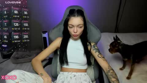 Snapshot of mariella__adams chatting on 12.04.25 Maria online show from 12.04.25