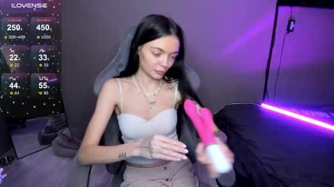 Snapshot of mariella__adams chatting on 04.11.26 Maria online show from 04.11.26