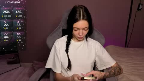 Snapshot of mariella__adams chatting on 04.29.26 Maria online show from 04.29.26