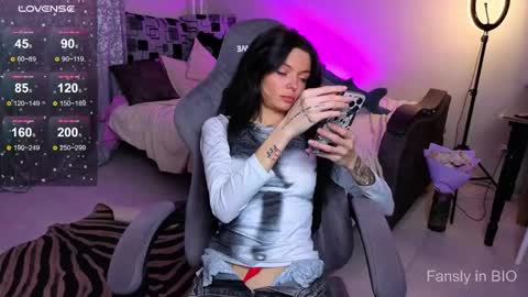 Snapshot of mariella__adams chatting on 05.25.26 Maria online show from 05.25.26