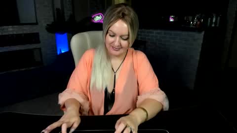 Snapshot of mariemlui chatting on 09.13.25 mariemlui online show from 09.13.25