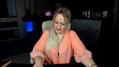 Snapshot of mariemlui chatting on 09.17.25 mariemlui online show from 09.17.25