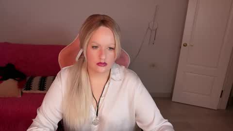 Snapshot of mariemlui chatting on 10.11.25 mariemlui online show from 10.11.25