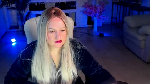 Snapshot of mariemlui chatting on 10.14.25 mariemlui online show from 10.14.25