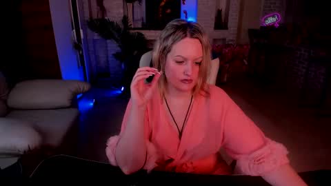 Snapshot of mariemlui chatting on 11.05.25 mariemlui online show from 11.05.25