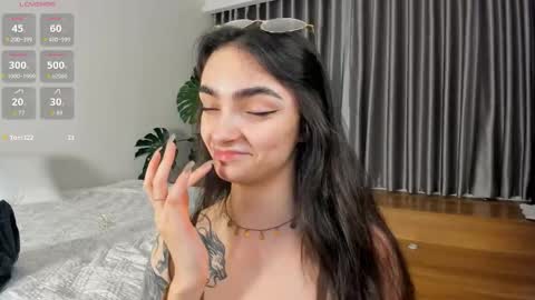 Mia online show from 03.20.26