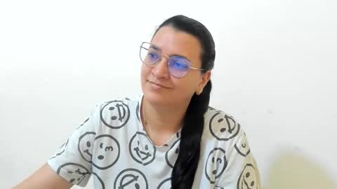 Snapshot of marilyn_garcia chatting on 11.06.25 MARILYN SEXY online show from 11.06.25