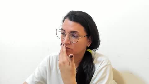 Snapshot of marilyn_garcia chatting on 11.10.25 MARILYN SEXY online show from 11.10.25