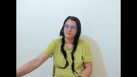 Snapshot of marilyn_garcia chatting on 01.05.26 MARILYN SEXY online show from 01.05.26