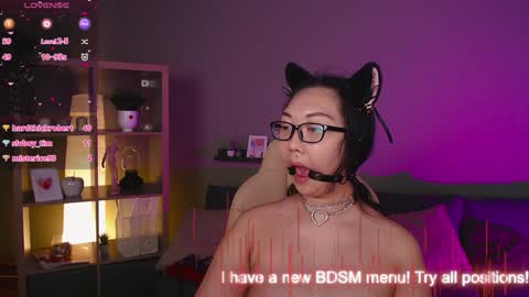 Snapshot of marine_vact chatting on 02.05.25 Marine online show from 02.05.25