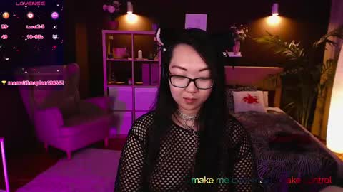 Snapshot of marine_vact chatting on 03.06.25 Marine online show from 03.06.25