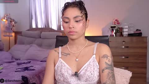 Snapshot of marivimichel03 chatting on 10.21.25 online show from 10.21.25