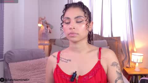 Snapshot of marivimichel03 chatting on 10.28.25 online show from 10.28.25