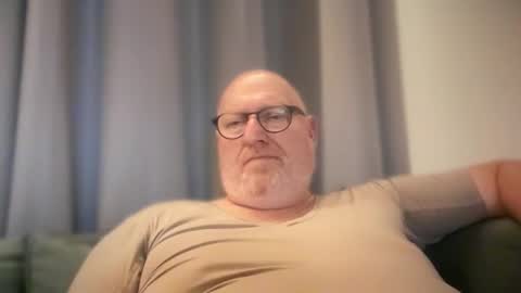 Snapshot of mark1963sub chatting on 12.19.24 Mark online show from 12.19.24