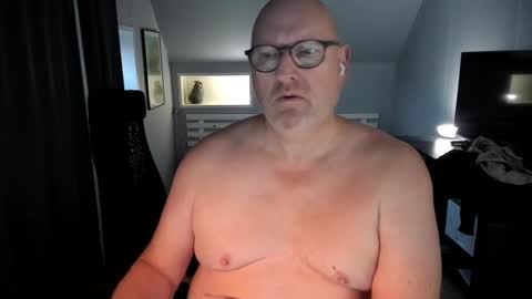 Snapshot of mark1963sub chatting on 12.23.24 Mark online show from 12.23.24